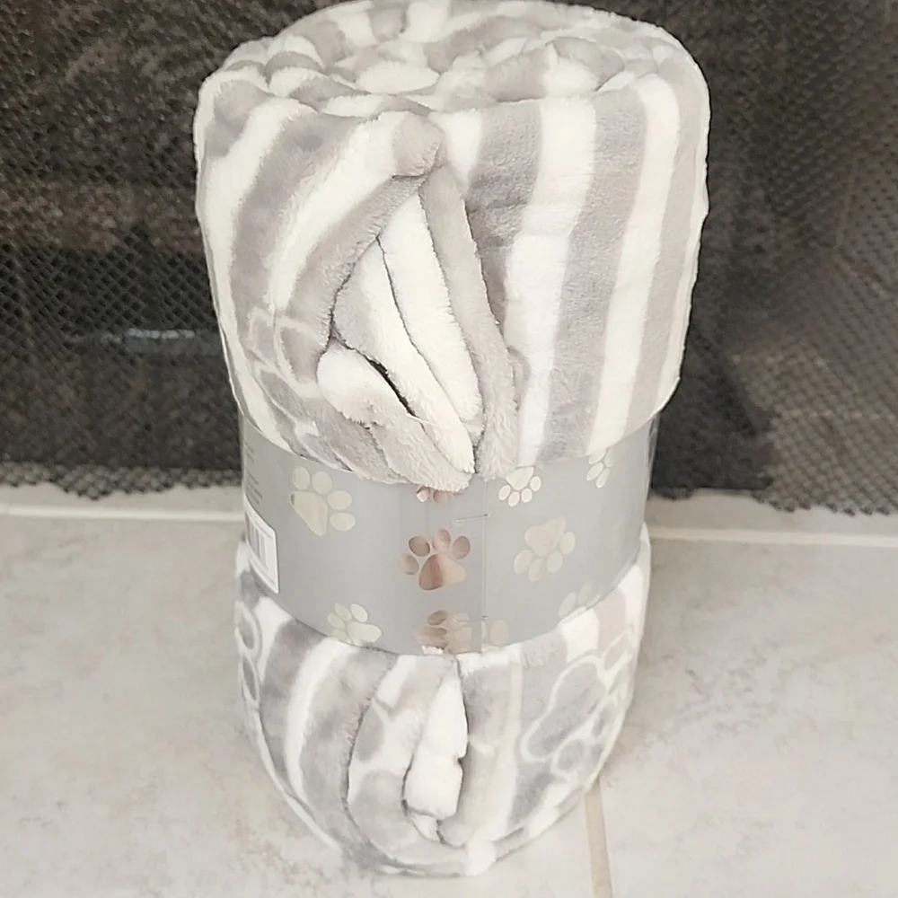 🐾 🌟 PAW PRINT Gray/White Striped PET THROW 🌟 🐾